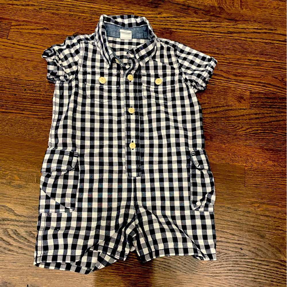 Gap Navy Blue and White Gingham Shortall with buttons. EUC.